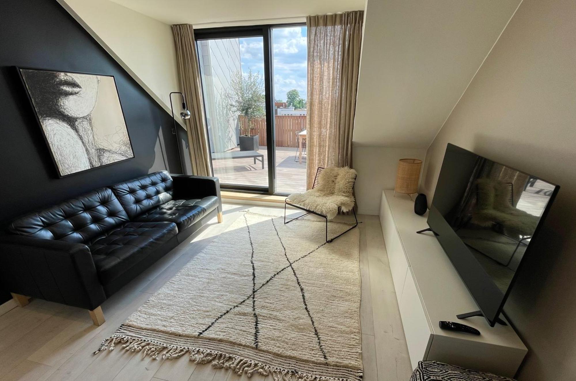 Apartamento Penthouse With Airconditioning And Big Terrace, Close To Sint-pieters Station And Centre Gante